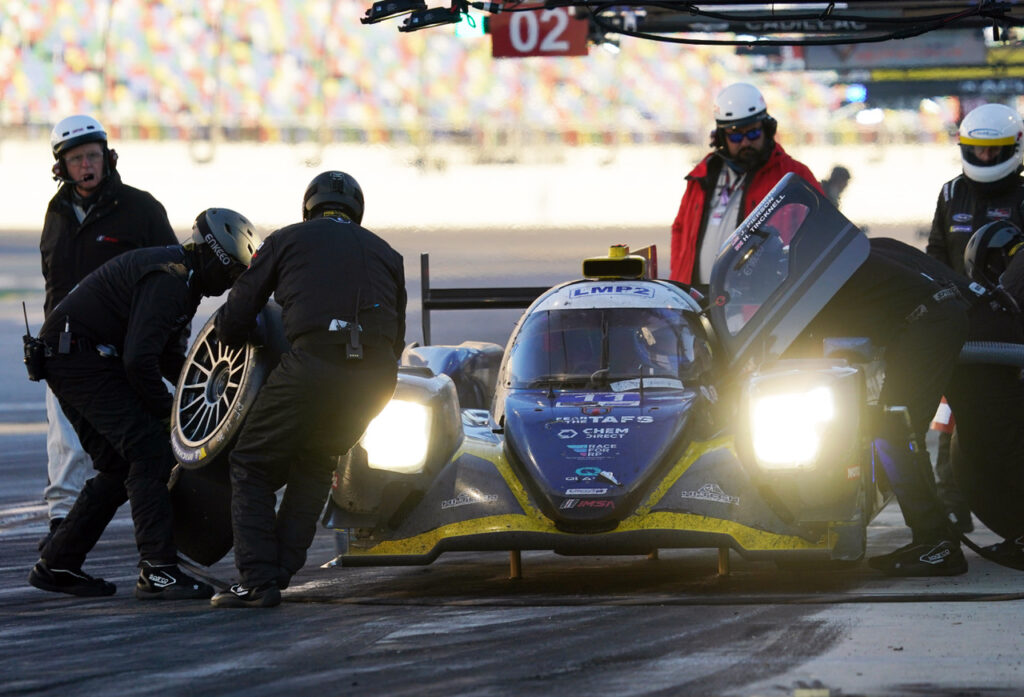 Early morning pit stop. [Jack Webster photo]