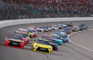 Martin Truex Jr. and Matt Kenseth lead the field at the start of the 2016 Go Bowling 400 at Kansas Speedway. [Credit: Jamie Squire/Getty Images]
