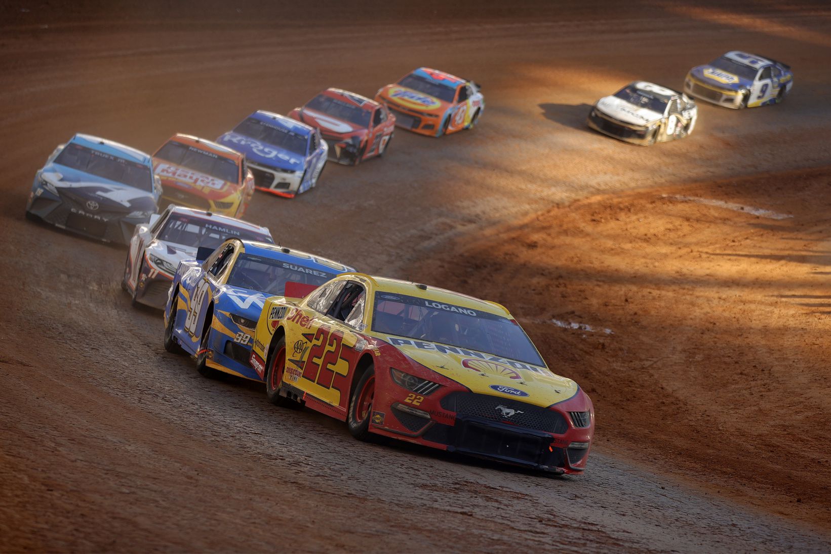 Joey Logano leads the field during the NASCAR Cup Series Food City Dirt Race at Bristol Motor Speedway. (Photo by Jared C. Tilton/Getty Images)